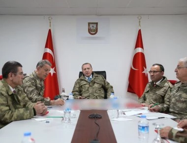 Αιφνιδιαστική επιθεώρηση Ρ.Τ. Ερντογάν στα σύνορα Τουρκίας-Συρίας: «Θα ολοκληρωθούν οι επιχειρήσεις» (φωτό)